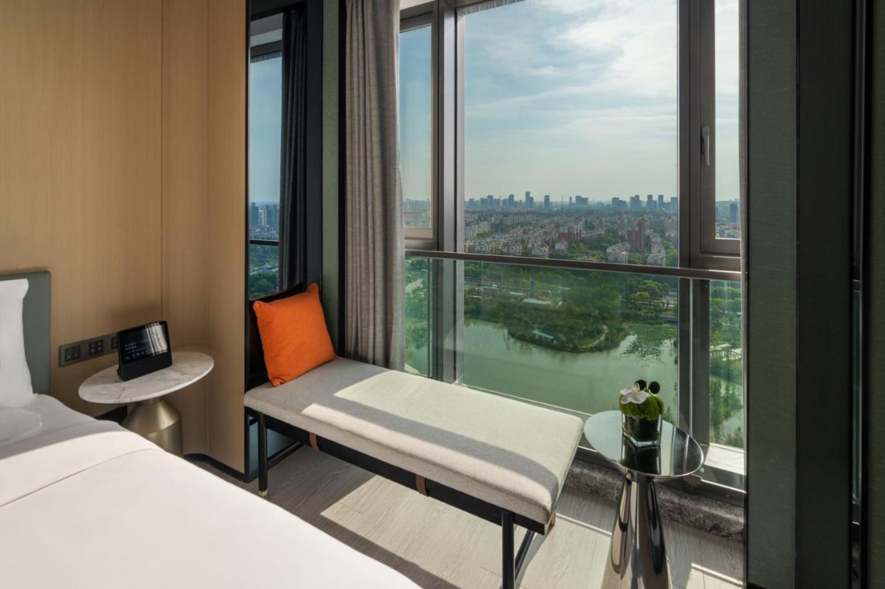 Novotel Shanghai Caohejing Exterior foto